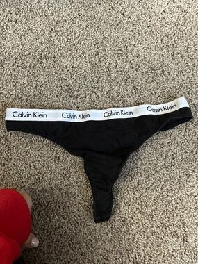 NWOT Calvin Klein black and white logo thong